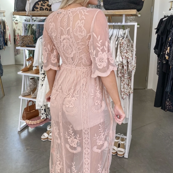 Blush maxi lace dress - Picture 2 of 4